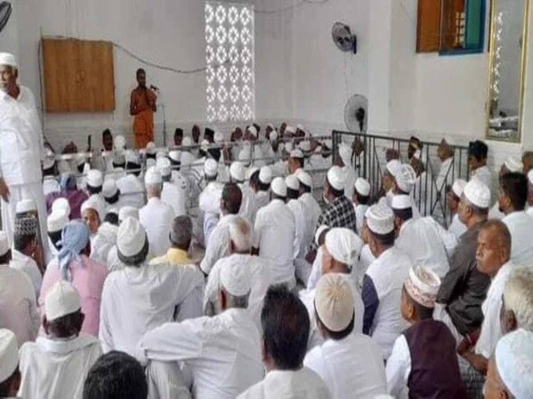 'பள்ளிவாசலுக்குள் காவி உடையுடன் சுவாமி ஜி' - நல்லவர் எம்மதமோ ஆண்டவர் அந்த மதம்