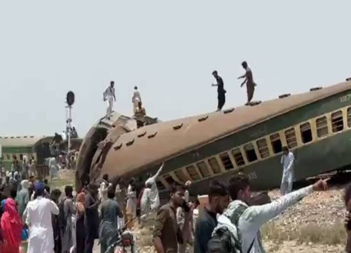 30 Killed Over 80 Injured After Hazara Express Train Derails In Pakistan Report know details Pakistan Train Accident: पाकिस्तान ट्रेन हादसे में अब तक 30 लोगों की मौत, 80 से ज्यादा घायल, चौतरफा बिखरे दिखे शव