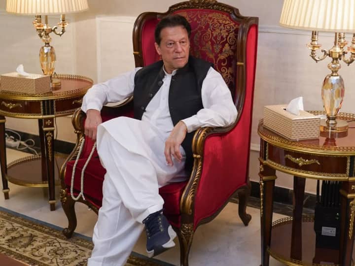 Pakistan former PM PTI Chief imran khan arrested in Toshkhana case for 5 year shift into Attock jail in northwest Punjab after brought to Islamabad Imran Khan Arrest: इमरान खान को भेजा गया अटक जेल, जानें कौन सी कैटेगरी में रहेंगे PTI चीफ, क्या मिल सकती है सुविधा?