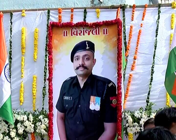 હાલમા તેમના પત્ની ગર્ભવતી છે. સંતાનનું મોઢું જોવે તે પહેલા જ મહિપાલ સિંહ મા ભોગની રક્ષા કાજે શહીદ થયા છે. જમ્મુ કાશ્મીરના કુલગામમાં થયેલ અથડામણમાં 3 જવાનો શહીદ થયા હતા. તેમાના એક મહિપાલસિંહ વાળા પણ હતા.