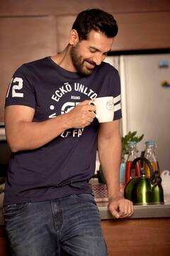 जब Amitabh Bachchan के आगे सामने फूट-फूटकर रोए थे John Abraham, जानिए क्यों हुए एक्टर भावुक