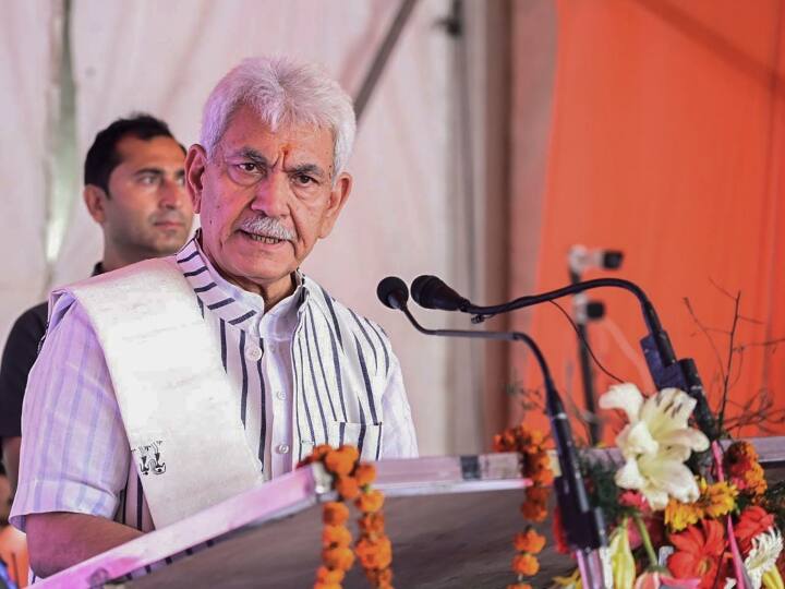 Article 370 Abrogation: जम्मू-कश्मीर में चुनाव के सवाल पर LG मनोज सिन्हा बोले- बेसब्र मत होइए, वो भी होगा... Jammu Kashmir LG Manoj Sinha on Assembly Election Article 370 Abrogation Pakistan Terror and Target Killing Article 370 Abrogation: जम्मू-कश्मीर में चुनाव के सवाल पर LG मनोज सिन्हा बोले- बेसब्र मत होइए, वो भी होगा...