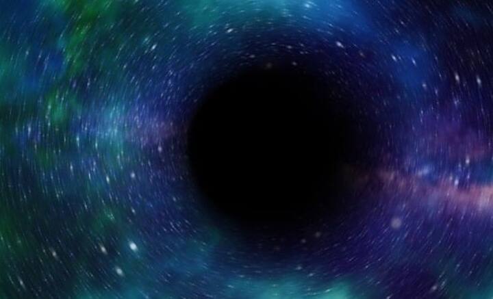 বিজ্ঞানীরা জানিয়েছেন, এখন যেগুলি কৃষ্ণগহ্বর, একসময় সেগুলি বৃহদাকার নক্ষত্র ছিল। পরস্পরের উপর ভেঙে পড়ে, এই মুহূর্তে একেবারে নিরন্ধ্র হয়ে উঠেছে। এতটাই নিগূঢ় যে তা ভেদ করতে পারে না আলোও।