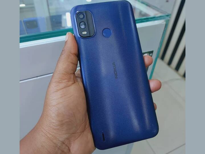 Nokia G11 की बात करें तो इसमें 5,050 एमएएच की बैटरी मिलती है जो 3 दिन तक चल सकती है. फोन में 6.5 इंच की डिस्प्ले 90Hz के रिफ्रेश रेट के साथ, 50MP का AI कैमरा और Unisoc T606 प्रोसेसर मिलता है. स्मार्टफोन की कीमटी 7,999 रुपये है. सेल में आप Itel S23 स्मार्टफोन को 8,499 रुपये में खरीद सकते हैं. फोन में 5000 एमएएच की बैटरी,8GB रैम और 128GB ROM ऑप्शन है.