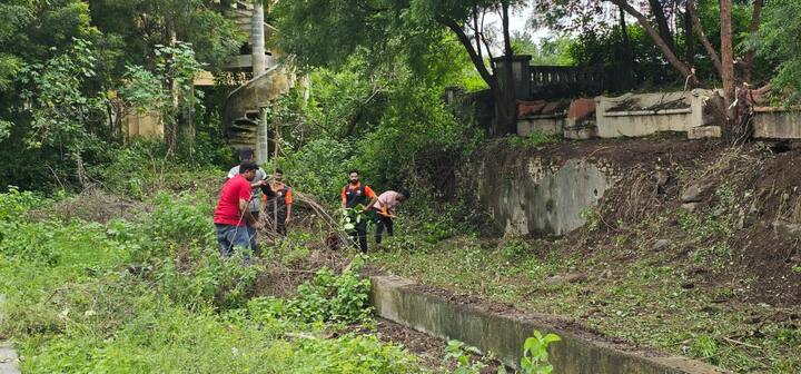 मात्र, नंदगिरी किल्ल्याकडे दुर्लक्ष झाल्याने गोदावरी नदीच्या काठावर झाडाझुडपांमध्ये लपलेला हा किल्ला घाणीने व्यापला आहे.