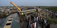 Pakistan Train Accident : पाकिस्तानमध्ये हजारा एक्स्प्रेसचा भीषण अपघात; 33 प्रवाशांचा मृत्यू,50 हून अधिक जखमी