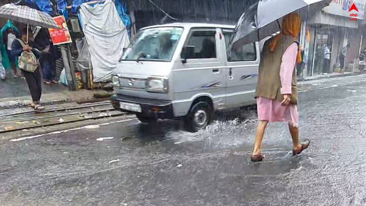 তেমন ক্ষয়ক্ষতির খবর না আসলেও, স্বাভাবিকভাবেই একনাগাড়ে প্রবলবর্ষণ চিন্তা বাড়িয়েছে দার্জিলিংবাসীর।