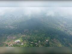 Lohgad : ऊन-पावसाचा लपंडाव अन् धुक्याची साथ....डोळ्याचं पारणं फेडणारा निसर्ग