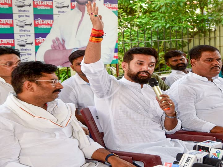 Chirag Paswan attacked opposition parties including Congress on issue of Rahul Gandhi Membership Rahul Gandhi News: राहुल गांधी की सदस्यता बहाल होने पर चिराग पासवान का बड़ा बयान- 'भले ही जितना प्रयास किया...'