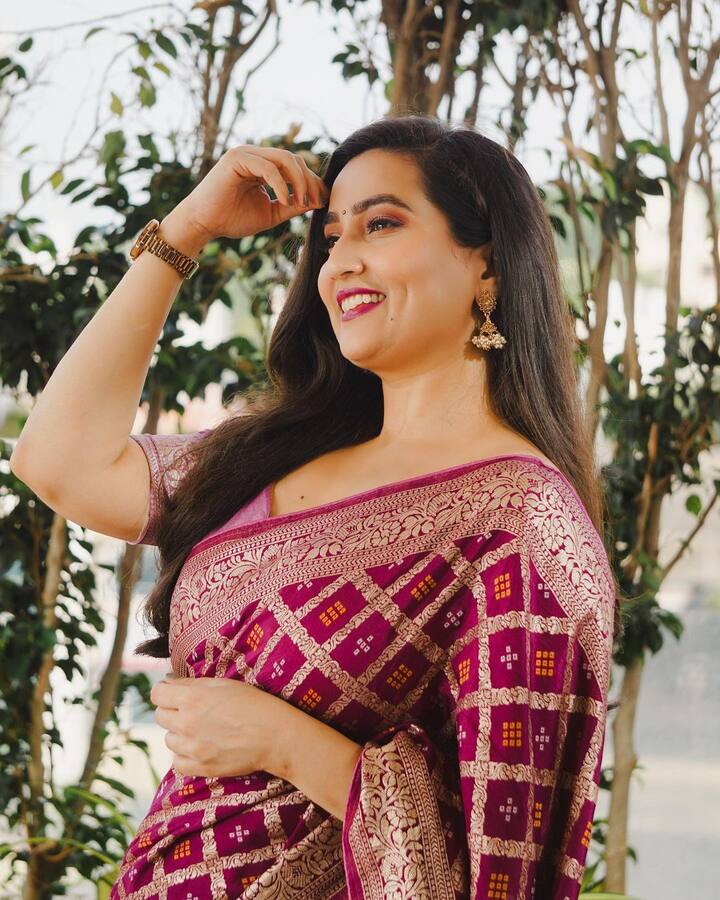 బుల్లితెరపై యాంకర్ గా తనకంటూ మంచి గుర్తింపు తెచ్చుకున్న మంజూష ఆ తర్వాత కొన్ని సినిమాల్లోనూ నటించింది.