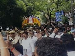 అభిమానుల కన్నీళ్ల మధ్య గద్దర్ అంతిమ యాత్ర-ప్రభుత్వ లాంఛనాలతో కాసేపట్లో అంత్యక్రియలు!