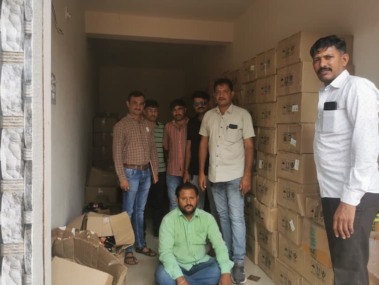 Dwarka: More than 15 thousand bottles of suspected syrup seized in Khambhalia Dwarka: ખંભાળિયામાં ફરી ઝડપાયો શંકાસ્પદ સિરપનો જથ્થો, 15 હજારથી વધુ બોટલો કરાઇ જપ્ત
