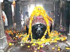 चारचोमा मंदिर की खूबसूरती देख ठहर जाती है नजर, शिवरात्रि और सावन में लगता है भक्तों का तांता