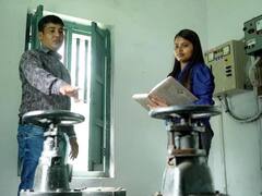 यूपी सरकार की इस योजना से महिलाओं के सपनों को मिली उड़ान, गांव में ही मिल रहा रोजगार