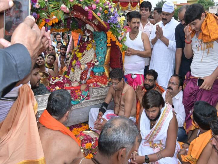 Mahakal Sawari: भगवान महाकाल ने होल्कर स्वरूप में दिए प्रजा को दर्शन, हरि और हर का हुआ मिलन