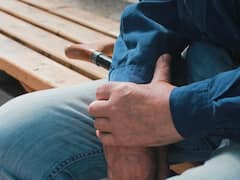 खून तो लाल होता है, फिर नसें नीली-हरी क्यों दिखाई देती हैं? समझिए क्या है इसकी वजह