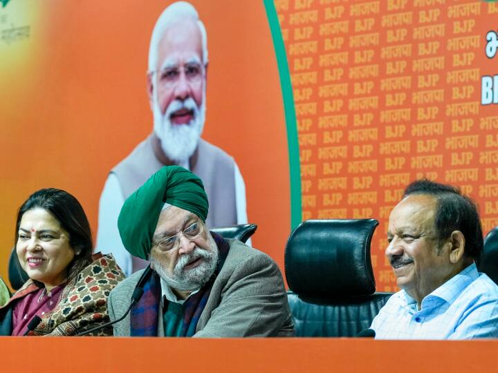 सर्वे में लोगों से 2024 के चुनाव में मौजूदा सांसद को वोट देने के सवाल पर लोगों का जवाब डॉ हर्षवर्धन के पक्ष में रहा. 55 फीसदी लोगों ने हां में जवाब दिया. 10 प्रतिशत ने नहीं में तो वहीं, 35 फीसदी का कहना है कि उन्हें मालूम नहीं है.