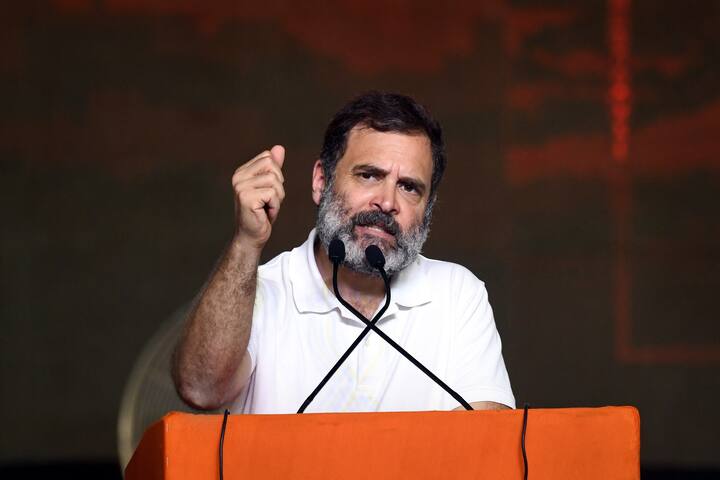 সেই নির্দেশকে চ্যালেঞ্জ জানিয়ে সুপ্রিম কোর্টের দ্বারস্থ হন রাহুল। সর্বোচ্চ আদালতের নির্দেশে ফিরে পান সাংসদ পদ।