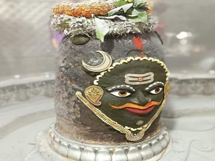 Ujjain Mahakaleshwar Mandir Grand Bhasma Aarti of Lord Mahakal took place on fifth Sawan Somvar ann Mahakaleshwar Mandir: सावन के पांचवें सोमवार को हुई भगवान महाकाल की भव्य भस्म आरती, शिव भक्तों की उमड़ी भीड़