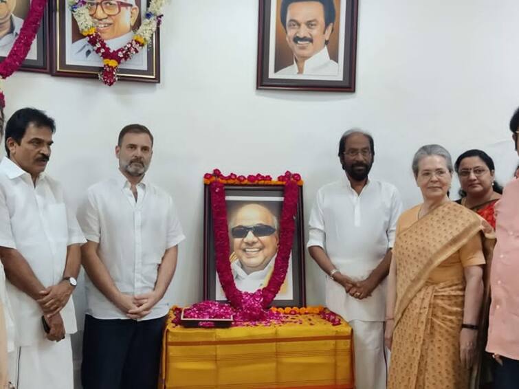 Congress MP Rahul Gandhi and Sonia Gandhi paid floral tributes to tamilnadu former cm Karunanidhi Kalaignar Karunanidhi: கருணாநிதி நினைவு நாள்.. டெல்லியில் ராகுல், சோனியா காந்தி, கார்கே மலர்தூவி மரியாதை..!