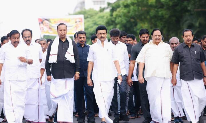 இந்த பேரணியில், துரைமுருகன், பொன்முடி, ஏ.வ வேலு, கே.என். நேரு என அமைச்சர்கள் உட்பட, நாடாளுமன்ற உறுப்பினர்கள், நிர்வாகிகள், தொண்டர்கள் என ஆயிரக்கணகானோர் கலந்துகொண்டனர்.