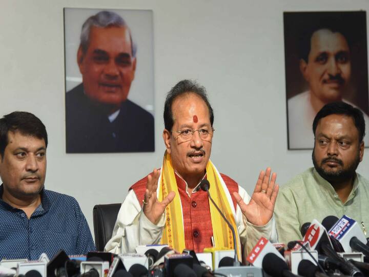 BJP leader Vijay Kumar Sinha statement Regarding Bihar cabinet expansion on Nitish Kumar Congress and Lalu Yadav Bihar Cabinet Expansion: मंत्रिमंडल विस्तार में देरी पर BJP ने महागठबंधन में कलह का किया खुलासा, 'मिशन लालू' समझाया