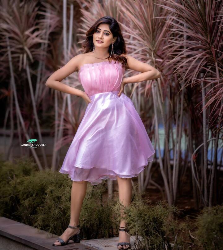 బిగ్ బాస్‌కు ముందు వాసంతి పెద్దగా ఎవరికీ తెలియదు. ఇప్పుడు ఆమెకు ఎంతో మంది అభిమమానులు ఉన్నారు. సినిమాల్లో అవకాశాలను కూడా దక్కించుకుంటోంది.