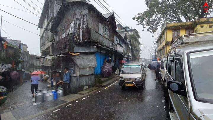 রবিবার ভারী বৃষ্টি হতে পারে জলপাইগুড়ি, আলিপুরদুয়ার এবং কোচবিহার, জলপাইগুড়ি, আলিপুরদুয়ারে।