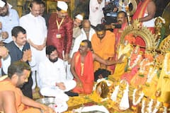 Jejuri Shashan Aplya Dari : ‘येळकोट येळकोट जय मल्हार’, शिंदेशाही पगडी, घोंगडी आणि काठी घेत मुख्यमंत्री, उपमुख्यमंत्री खंडोबाच्या दारी