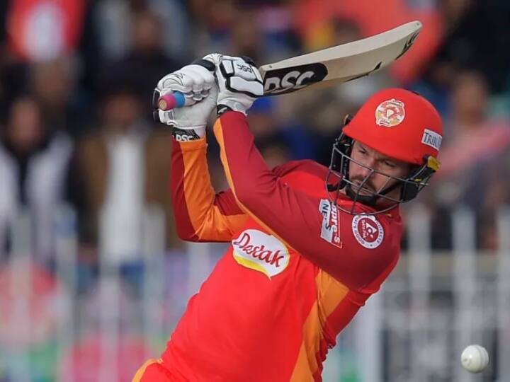 इसके अलावा इस साल सबसे ज्यादा छक्के लगाने वाले खिलाड़ियों की फेहरिस्त में चौथे नंबर पर न्यूजीलैंड के कोलिन मुनरो हैं. इस साल अब तक कोलिन मुनरो ने 61 छक्के लगाए हैं. (फोटो क्रेडिट- सोशल मीडिया)