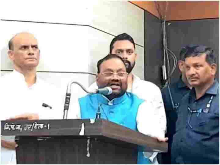 UP News: स्वामी प्रसाद मौर्य ने उद्यमियों, सरकारों पर साधा निशाना, कहा- देश को लूट रही तीन गद्दी swami prasad maurya said only three thrones in this country together looting our country UP News: स्वामी प्रसाद मौर्य ने उद्यमियों, सरकारों पर साधा निशाना, कहा- देश को लूट रही तीन गद्दी