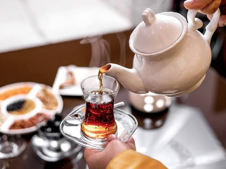7 health benefits of ginger tea know how much you should drink in a day Ginger Tea Benefit: अदरक वाली चाय पीने से मिलते हैं ये 7 जबरदस्त फायदे,रोज करें सेवन, मौसमी बीमारियों से होगा बचाव