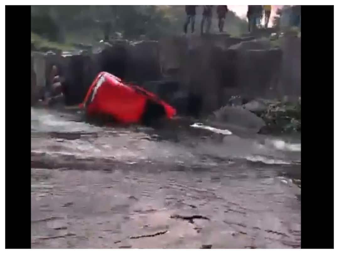 WATCH: Car Falls Into Waterfall In Madhya Pradesh's Indore, Father & Daughter Saved By Locals WATCH: Car Falls Into Waterfall In Madhya Pradesh's Indore, Father & Daughter Saved By Locals WATCH: Car Falls Into Waterfall In Madhya Pradesh's Indore, Father & Daughter Saved By Locals