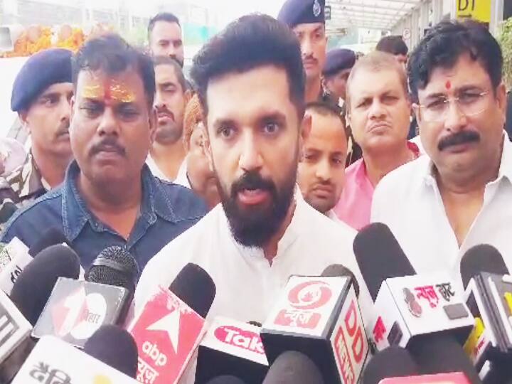 Chirag Paswan Statement On CM Nitish Kumar Confused CM Looks At Both Rjd And Bjp Chirag Paswan News: नीतीश पर चिराग पासवान का तंज, कहा- 'RJD और BJP दोनों तरफ झांकते हैं सीएम, महा कन्फ्यूज हैं...'