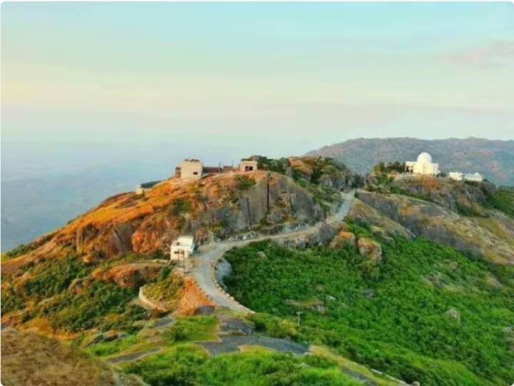 Beautiful Hill Stations Of Rajasthan: ਚਾਹੇ ਝੁਲਸਦੀ ਗਰਮੀ ਤੋਂ ਬਚਣ ਦੀ ਗੱਲ ਹੋਵੇ ਜਾਂ ਫਿਰ ਪਹਾੜੀ ਸਥਾਨਾਂ ਨੂੰ ਦੇਖਣ ਦੀ ਗੱਲ ਹੋਵੇ। ਰਾਜਸਥਾਨ ਵਿੱਚ ਵੀ ਇਹ ਦੋਵੇਂ ਵਿਸ਼ੇਸ਼ਤਾਵਾਂ ਸ਼ਾਮਲ ਹਨ।