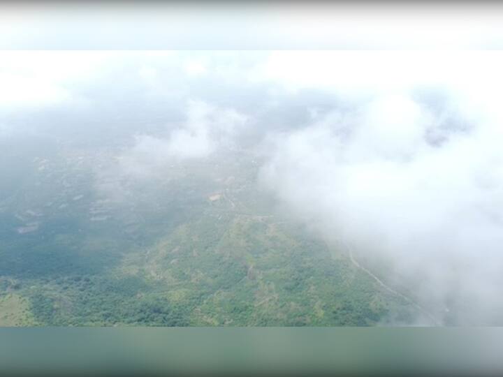 हाच निसर्ग डोळ्यात टिपण्यासाठीच पर्यटकांची या परिसरात वर्षाविहाराला पसंती असते.