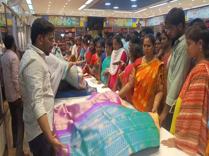 kanchipuram  pattu How to identify kanchipuram original pattu saree Here is the complete information TNN காஞ்சிபுரத்தில் தலைவிரித்தாடும் போலி பட்டு சேலைகள்; உண்மையான பட்டு சேலையை வாங்குவது எப்படி..?