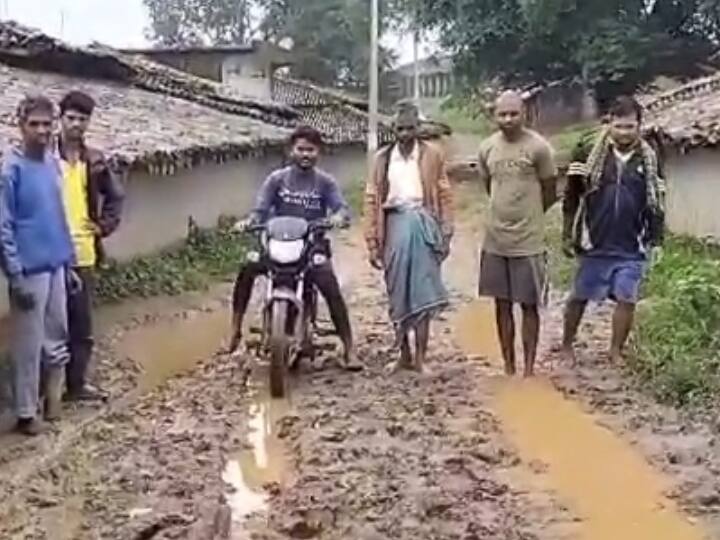 Chhattisgarh Food Minister Amarjeet Bhagat area road turned mud now villagers announce election boycott ANN Chhattisgarh: खाद्य मंत्री के क्षेत्र में ग्रामीणों ने किया चुनाव बहिष्कार का ऐलान, जानें- क्या है वजह?