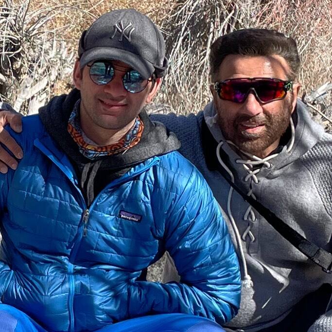 वहीं प्रमोशन इवेंट के दौरान सनी देओल अपने बच्चों के साथ अपने रिलेशन पर खुलकर बोले. इस दौरान सनी देओल ने कहा कि वो अपने बच्चों के साथ दोस्ताना रिश्ता नहीं रखते.