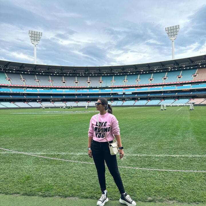 కెరీర్ తొలినాళ్లలో తెలుగు అవకాశాలు రాకపోవడంతో కోలీవుడ్ వైపు వెళ్లింది. Photo Credit: Aishwarya Rajesh/instagram