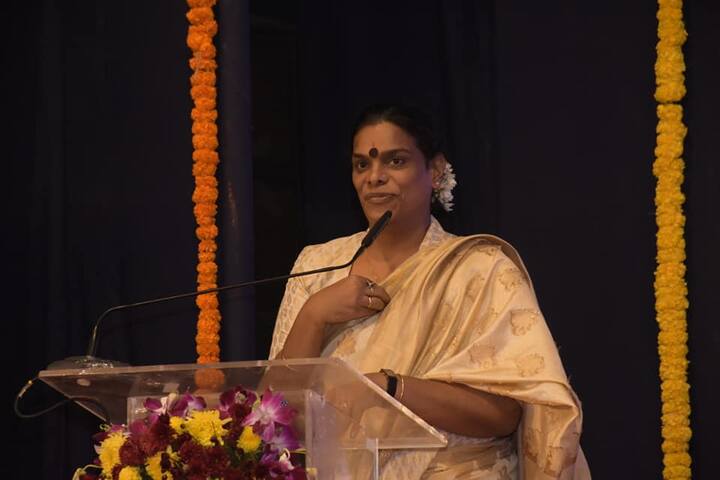 इतना ही नहीं गौरी के पिता ने उन्हें महज 15-16 साल की उम्र में ही घर से निकाल दिया था और उनका अंतिम संस्कार तक कर दिया था.