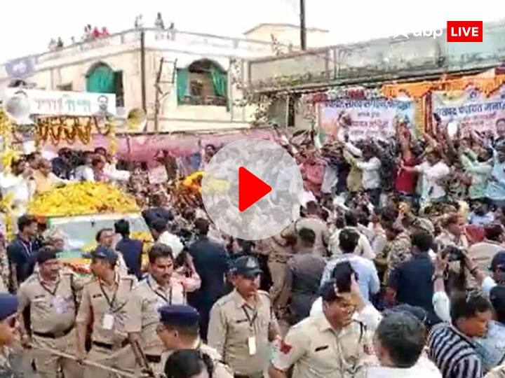 Neemuch Mansa Stage Collapses During Shivraj Singh Chouhan Road Show Many Workers Injured Video Viral MP News: नीमच में CM शिवराज की आंखों के सामने गिरा स्वागत मंच, कई लोग घायल, वीडियो आया सामने