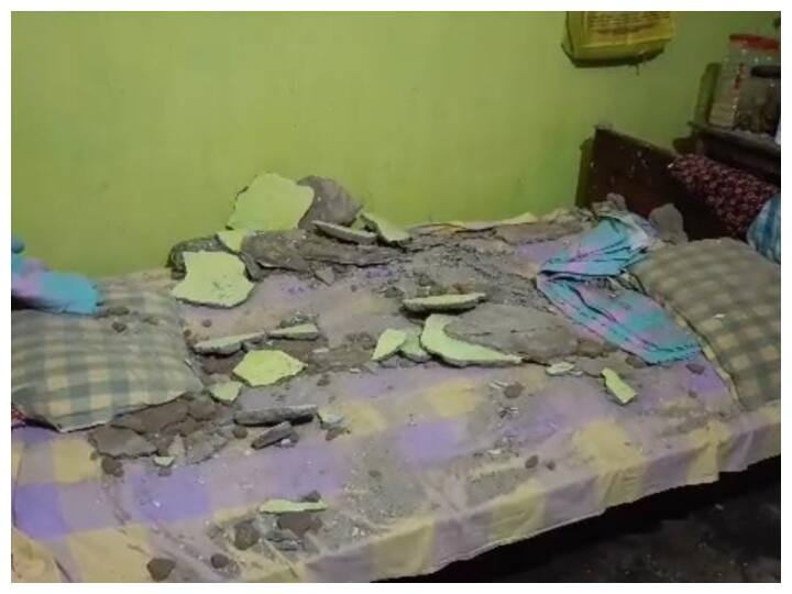 Adivasi Kanya Ashram collapsed roof collapsed, 2 girls were injured, other children and the superintendent survived ann Chhattisgarh News: आदिवासी कन्या आश्रम के जर्जर भवन की छत गिरी, 2 बच्ची हुए घायल, अन्य ने भागकर बचाई जान