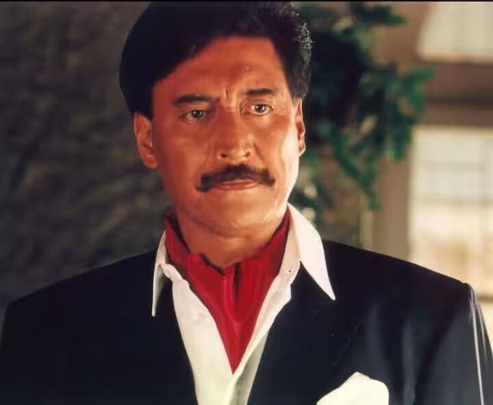 ਮਸ਼ਹੂਰ ਅਦਾਕਾਰ ਡੈਨੀ ਡੇਨਜੋਂਗਪਾ ਸਿੱਕਮ ਵਿੱਚ ਇੱਕ ਸ਼ਰਾਬ ਦੀ ਭੱਠੀ (ਯੁਕਸਮ ਬਰੂਅਰੀਜ਼) ਦੇ ਮਾਲਕ ਹਨ। ਇਹ ਕੰਪਨੀ ਕਈ ਤਰ੍ਹਾਂ ਦੀਆਂ ਬੀਅਰ ਬਣਾਉਂਦੀ ਹੈ।