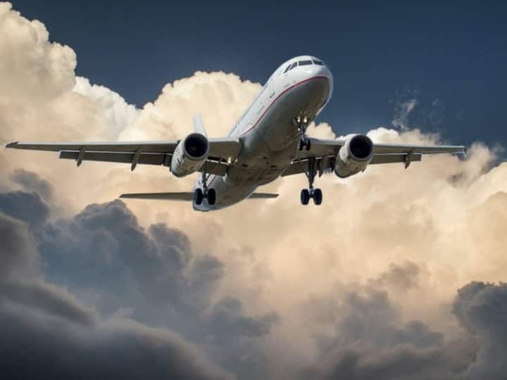 DGCA has banned total 166 flyers from flying to from India Since 2021 brought them in No Fly List No Fly List: डीजीसीए ने साल 2021 से अब तक 166 यात्रियों को नो फ्लाइ लिस्ट में डाला, इस वजह से किया फैसला