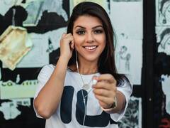 ज्यादा देर तक ईयरफोन इस्तेमाल करने से हो सकते हैं गंभीर नुकसान, ना करें लापरवाही