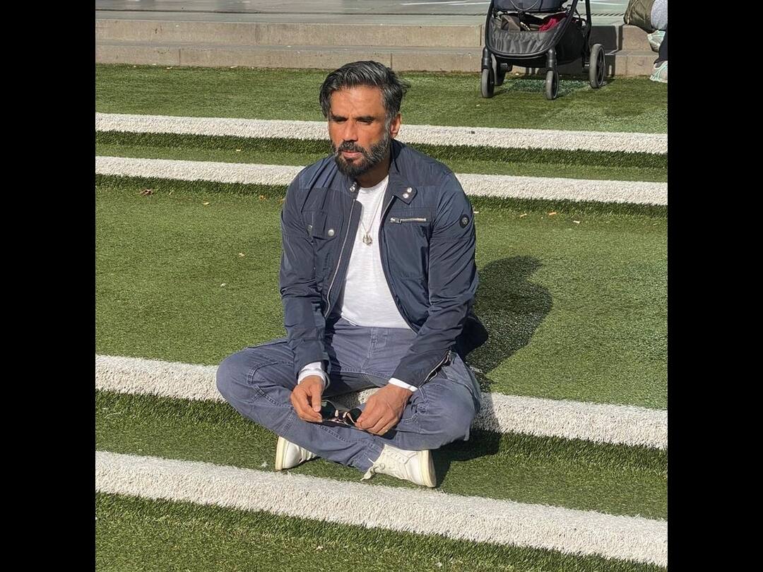 Suniel Shetty On Nitin Desai And Sushant Singh Rajput Death: We Should Reach Out To People Dealing With Stress Suniel Shetty On Nitin Desai And Sushant Singh Rajput's Death: 'We Should Reach Out To People Dealing With Stress'