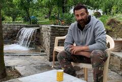 Gadar 2: अपने बच्चों के साथ दोस्त बनकर नहीं रहते Sunny Deol, परवरिश पर बोले- 'मैं अपने पिता से डरता हूं मेरे बेटा मुझसे'