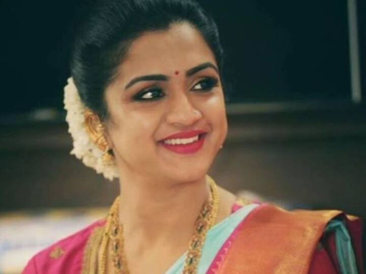 दाक्षिणात्य चित्रपटसृष्टीतील अभिनेता विजय राघवेंद्रची (Vijay Raghavendra) पत्नी स्पंदना राघवेंद्रचे (Spandana Raghavendra) हृदयविकाराच्या झटक्याने निधन झाले.