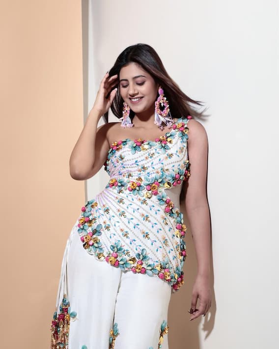 MMS लीक होने से पहले इन विवादों में रह चुकी हैं Anjali Arora, मुनव्वर फारूकी से अफेयर की खूब हुई थी चर्चा MMS लीक होने से पहले इन विवादों में रह चुकी हैं Anjali Arora, मुनव्वर फारूकी से अफेयर की खूब हुई थी चर्चा